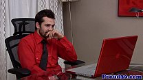 Amatoriale maturo gay masturbandosi in ufficio