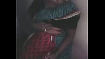 Empregada doméstica indiana mostrando seus recursos para a cam
