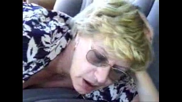 Esposa fodida em um carro enquanto marido filma