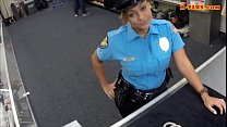 Riesige Brüste Polizist im Pfandhaus für Geld gefickt