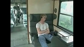 gatoesacana.blogspot.com-金髪の男が電車の中でセックスする