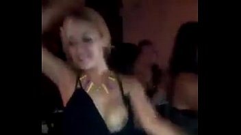 Blonde enseigne la danse sexy tit au bar de monterrey