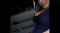 Mi novia masturbándose en el coche