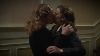 Hayley Atwell et Bridget Regan baisent lesbiens dans l'agent Carter S01E06