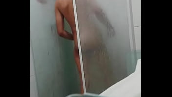 Caméra cachée dans le bain