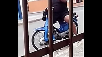 Il dominicano sta masturbando per la strada