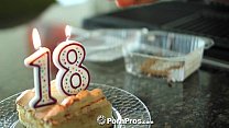 pornpros cassidy ryan celebra su 18 cumpleaños con pastel y polla