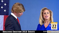 Donald Drumpf fode Hillary Clayton durante um debate