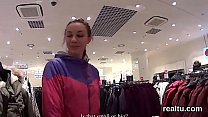 Фантастическая чешская нимфоманка соблазнилась в торговом центре и оттрахала от первого лица