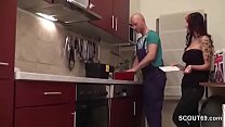 Ремесленник хочет денег, и вместо этого ему разрешено трахнуть тинку в анал