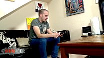 Симпатичная молодая пара хорошо трахается впервые перед камерой