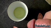 Молодой ню мальчики ссыт фильм и старше ребята Кончить и ссать изображения гей
