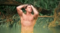 「イータムンドボン」で裸で入浴するクレッバー・トレド