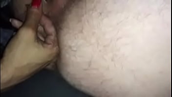 Puttana scopa duramente il culo del maschio finché non gli viene in bocca