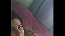 Izabella Queiroz (masturbándose en la cama)