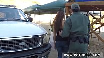 Минет стена Непристойные пограничные патрульные обследования хорошенькая черноволосая с