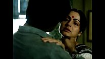 Rakhee Love Making Scene - Paroma - Filme Hindi clássico (360p)