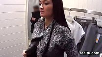 Сногсшибательная чешская тинка соблазнена в торговом центре и оттрахана в видео от первого лица