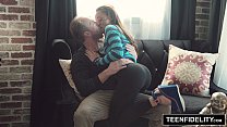 TEENFIDELITY Holly Hendrix troca anal por um Creampie