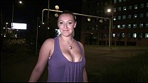 Публичная оргия звезды с большими сиськами Krystal Swift через окно машины
