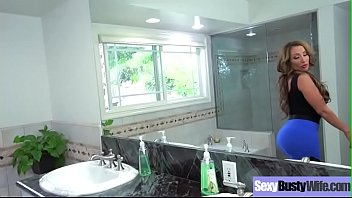 (Richelle Ryan) Домохозяйка с большими бидонами обожает секс на камеру, клип-22