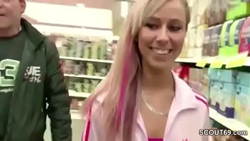 Recognized in the supermarket and secretly fucked in the toilet