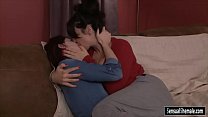 Горячий транс и сексуальная женщина любят оральный секс и анальный трах пальцами
