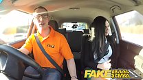 Fake Driving Maschio Learner che scopa il suo esaminatore di guida femminile