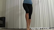 Ce pantalon de yoga moulant donne à mon cul un look incroyable JOI
