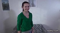 Очаровательного чешского котенка соблазнили в торговом центре и трахнули в видео от первого лица