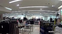 Красивая чешская красотка соблазнена в торговом центре и оттрахана в видео от первого лица