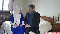 Arabisches Mädchen im Hotelzimmer hart gefickt