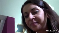 Фантастическая чешская красотка соблазнена в торговом центре и оттрахана в видео от первого лица