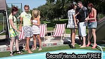 プール パーティー 乱交パーティー 2 男 5 ひよこ SecretFriends