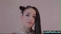 (Катрина Джейд и Ли Рэйвен) Горячие сексуальные лесбиянки жестко играют с использованием дилдо в наказании в сцене секса, клип-20