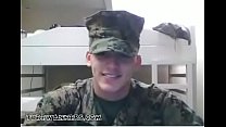 Garoto militar goza na webcam