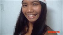 Vídeo de Natal em HD pornô para garganta profunda com gargantilha da tailandesa Heather Deep