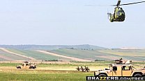 Brazzers - большие мокрые жопы - сцена военной жопы с Девон Ли и Джеймсом Дином в главных ролях