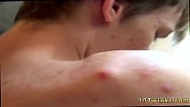 Анальный гей-секс с самым молодым парнем-твинком, порция спермы на его гладкую фальшь!