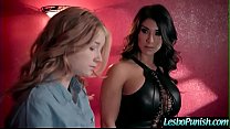 Милые лесбо девушки (арья фэй и ворон харт) играть с секс игрушки в наказание акт сцены мова-05