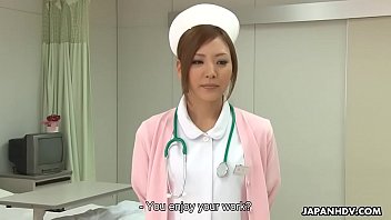 Atemberaubende japanische Krankenschwester wird cremig, nachdem sie hart auf die Pussy geschlagen wurde
