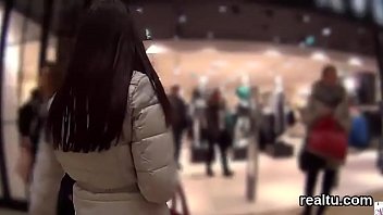 Сногсшибательная чешская нимфоманка соблазнена в супермаркете и выебана в видео от первого лица