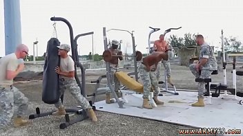 Волосатые парни, парни, гей-порно, Старший сержант знает, что для нас лучше.