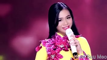 [Vietnam-Skandal] - Vietnamesische Sängerin enthüllt, dass Clipsex masturbiert
