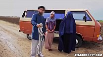 Arabischer Mann verkauft seine eigene Tochter