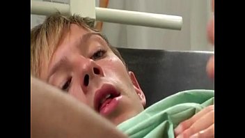 Patient craves for his cock to be sucked by doctor