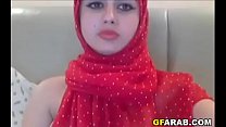 Babe árabe em hijab se masturba