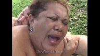Толстая бабушка занимается сексом на улице - MuyGordas.com