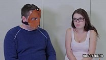 Извращенная телочка была доставлена в приют для анальной дыры для болезненного лечения