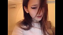 Wunderschönes koreanisches Mädchen benutzt einen Vibrator, um zu masturbieren